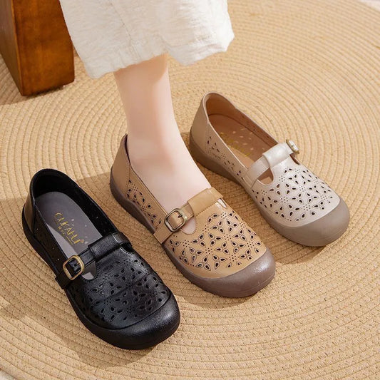 Zapatos de cuero hueco con suela blanda