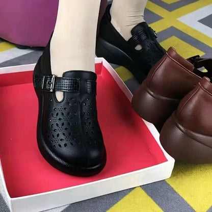 Zapatos de piel con aberturas para mujer