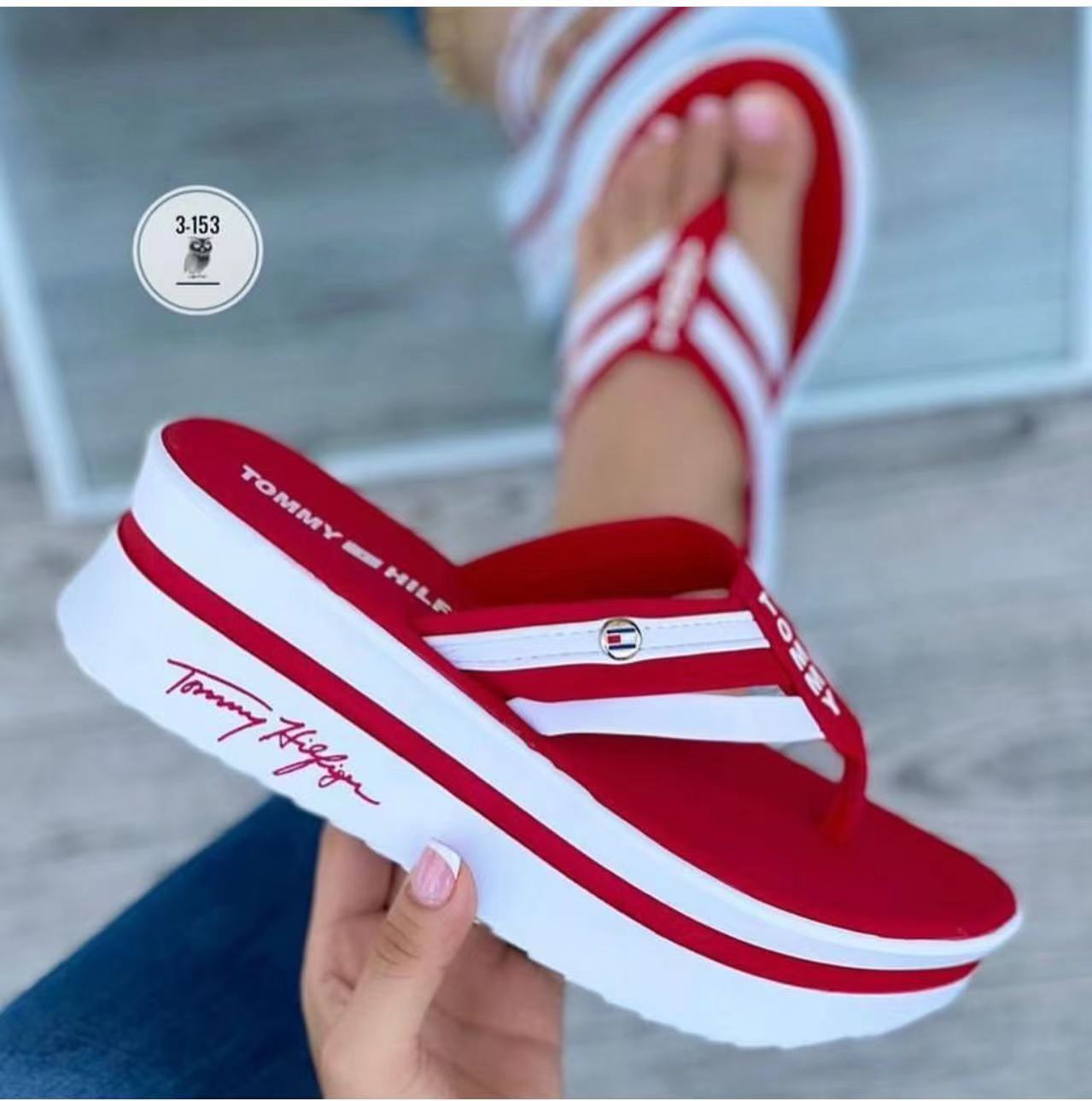 Chanclas de colores con fondo grueso